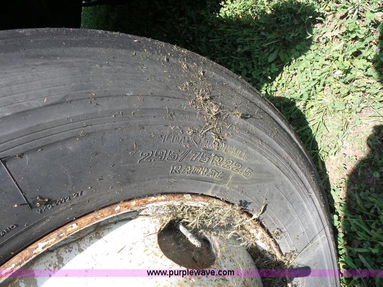 image for item K1708 1999 Volvo WG64 roll-off truck