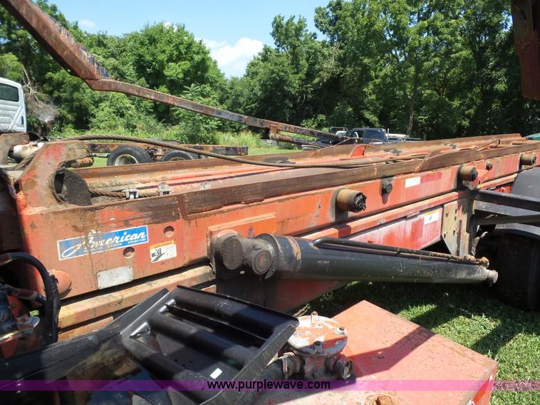 image for item K1708 1999 Volvo WG64 roll-off truck