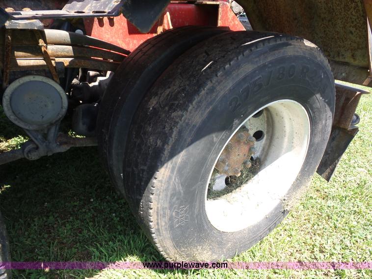 image for item K1708 1999 Volvo WG64 roll-off truck