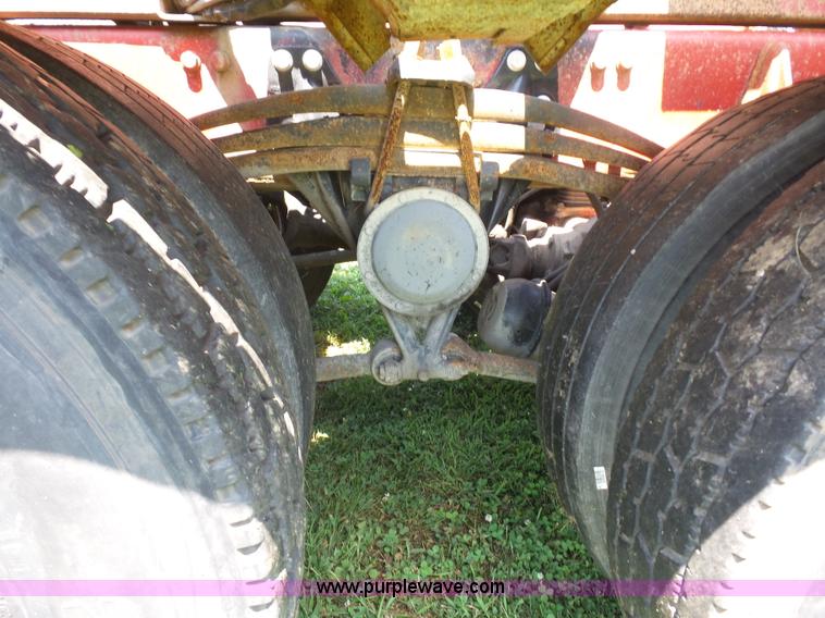 image for item K1708 1999 Volvo WG64 roll-off truck