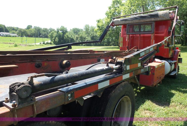 image for item K1708 1999 Volvo WG64 roll-off truck