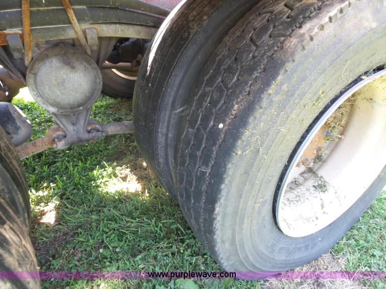 image for item K1708 1999 Volvo WG64 roll-off truck