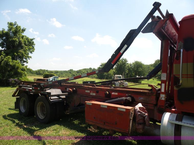 image for item K1708 1999 Volvo WG64 roll-off truck