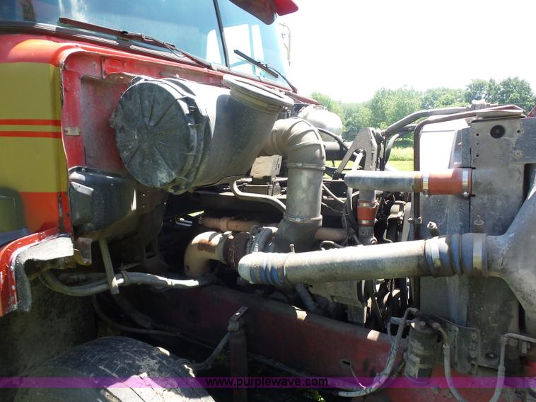 image for item K1708 1999 Volvo WG64 roll-off truck