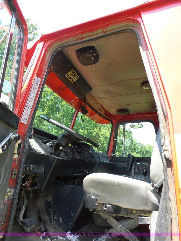 image for item K1708 1999 Volvo WG64 roll-off truck