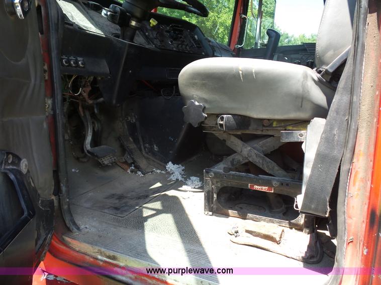 image for item K1708 1999 Volvo WG64 roll-off truck