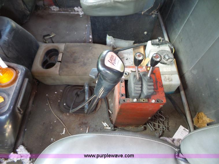 image for item K1708 1999 Volvo WG64 roll-off truck