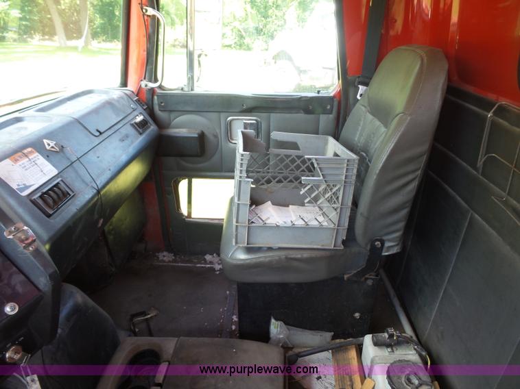 image for item K1708 1999 Volvo WG64 roll-off truck