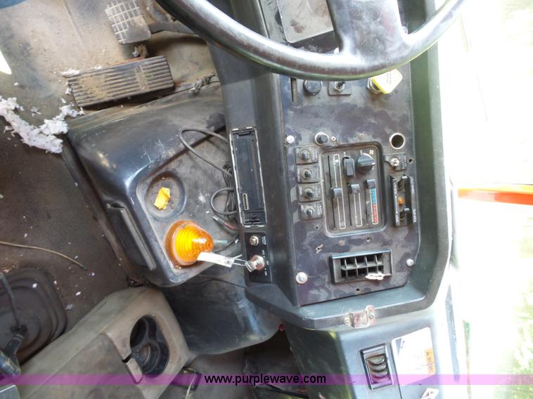 image for item K1708 1999 Volvo WG64 roll-off truck