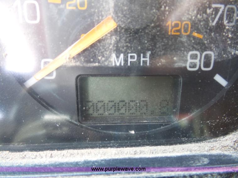 image for item K1708 1999 Volvo WG64 roll-off truck