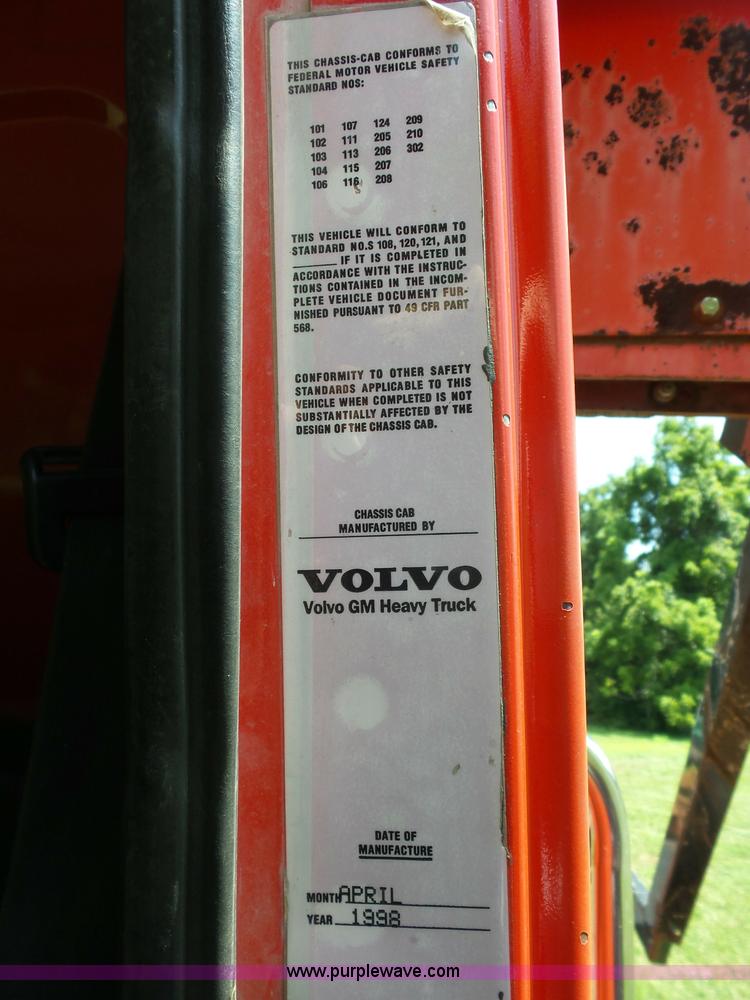 image for item K1708 1999 Volvo WG64 roll-off truck