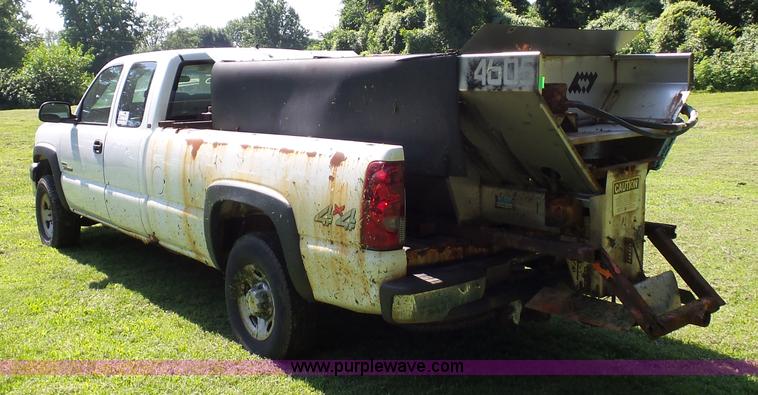 image for item K1712 2003 Chevrolet Silverado 2500HD Ext. Cab pickup truck