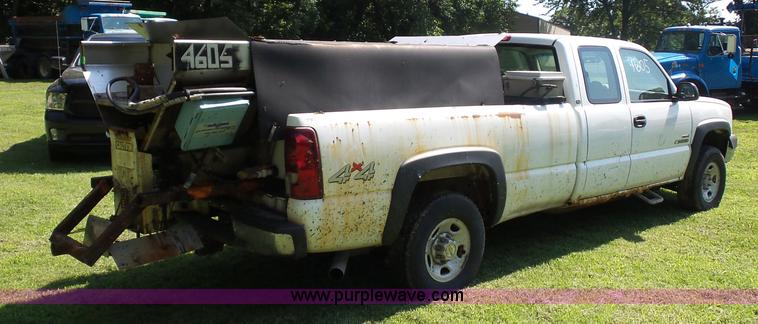 image for item K1712 2003 Chevrolet Silverado 2500HD Ext. Cab pickup truck