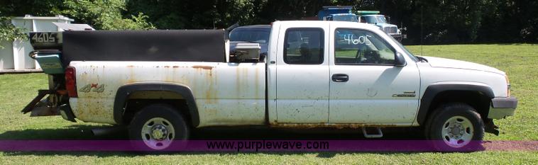 image for item K1712 2003 Chevrolet Silverado 2500HD Ext. Cab pickup truck