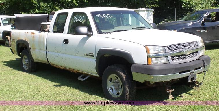 image for item K1712 2003 Chevrolet Silverado 2500HD Ext. Cab pickup truck