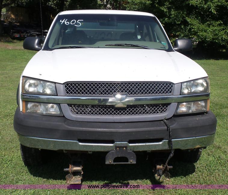 image for item K1712 2003 Chevrolet Silverado 2500HD Ext. Cab pickup truck