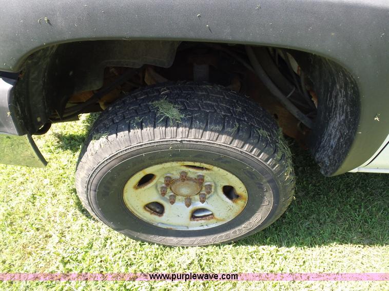 image for item K1712 2003 Chevrolet Silverado 2500HD Ext. Cab pickup truck
