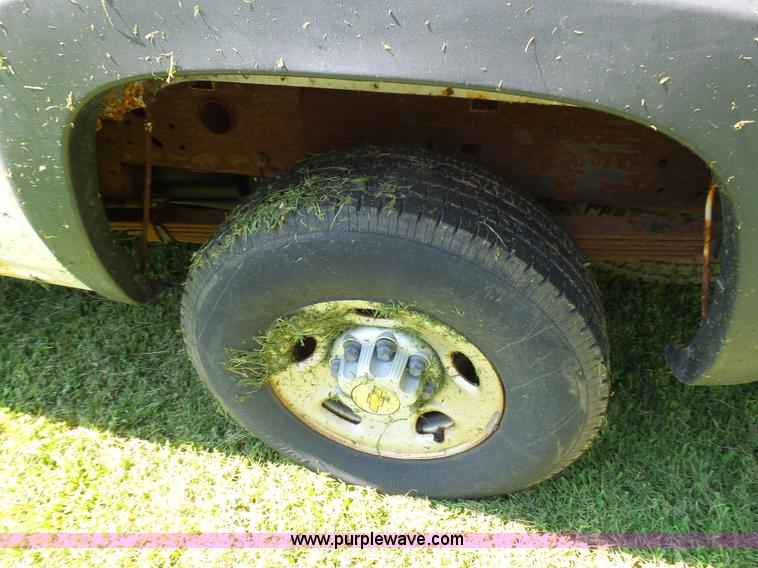 image for item K1712 2003 Chevrolet Silverado 2500HD Ext. Cab pickup truck