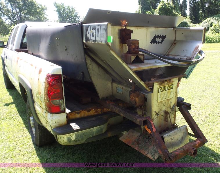 image for item K1712 2003 Chevrolet Silverado 2500HD Ext. Cab pickup truck