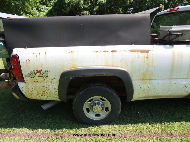 image for item K1712 2003 Chevrolet Silverado 2500HD Ext. Cab pickup truck