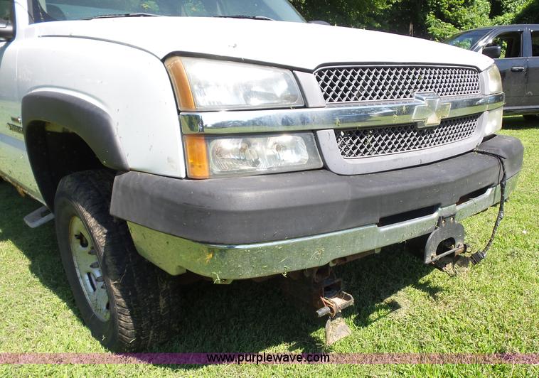image for item K1712 2003 Chevrolet Silverado 2500HD Ext. Cab pickup truck