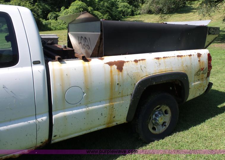 image for item K1712 2003 Chevrolet Silverado 2500HD Ext. Cab pickup truck