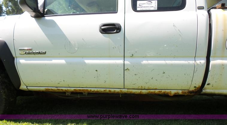 image for item K1712 2003 Chevrolet Silverado 2500HD Ext. Cab pickup truck