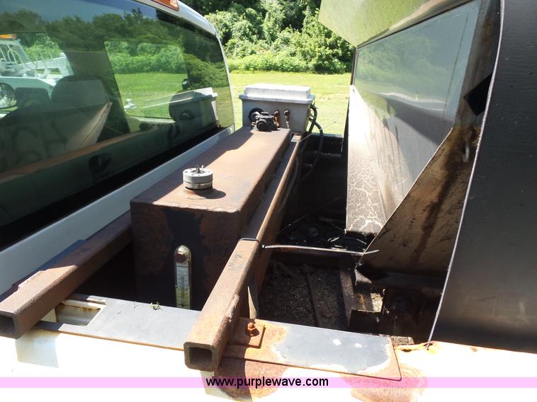 image for item K1712 2003 Chevrolet Silverado 2500HD Ext. Cab pickup truck