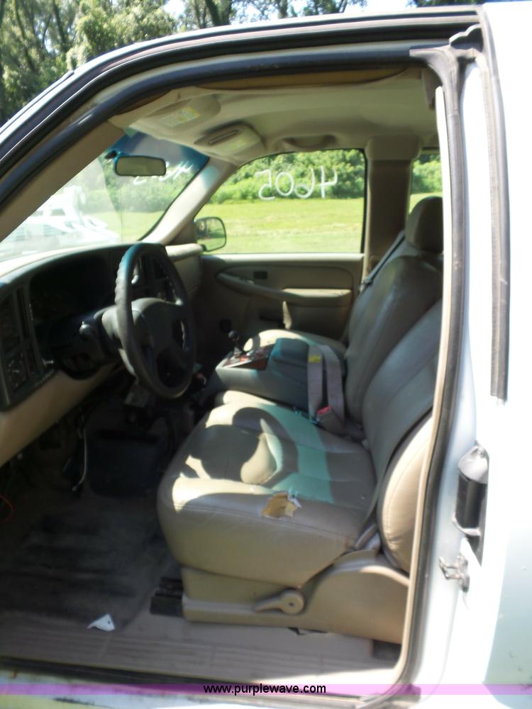 image for item K1712 2003 Chevrolet Silverado 2500HD Ext. Cab pickup truck