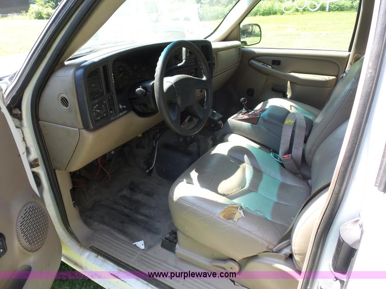 image for item K1712 2003 Chevrolet Silverado 2500HD Ext. Cab pickup truck