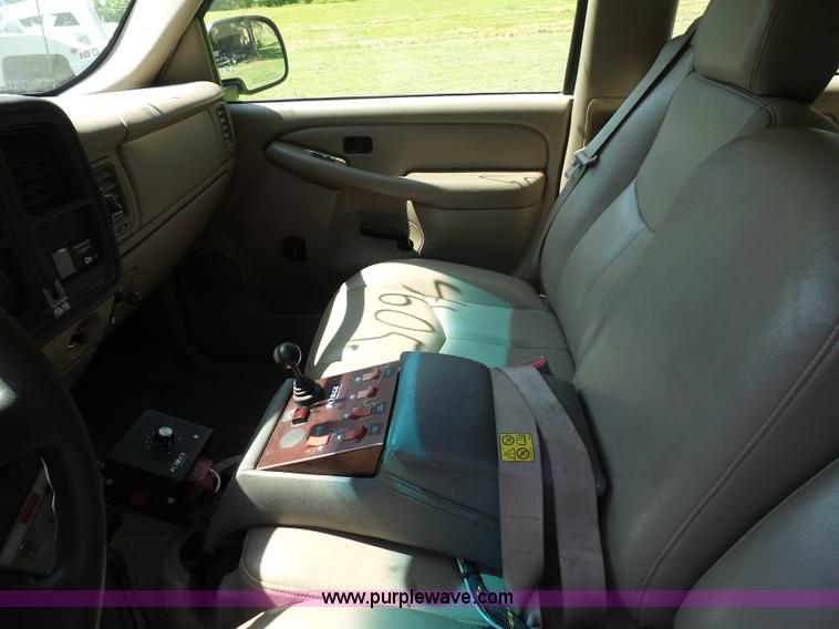 image for item K1712 2003 Chevrolet Silverado 2500HD Ext. Cab pickup truck