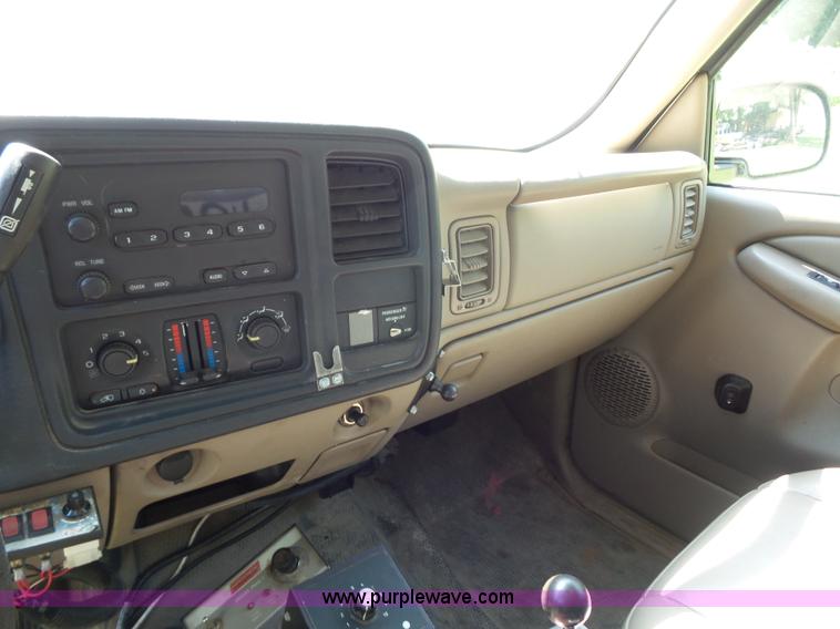 image for item K1712 2003 Chevrolet Silverado 2500HD Ext. Cab pickup truck