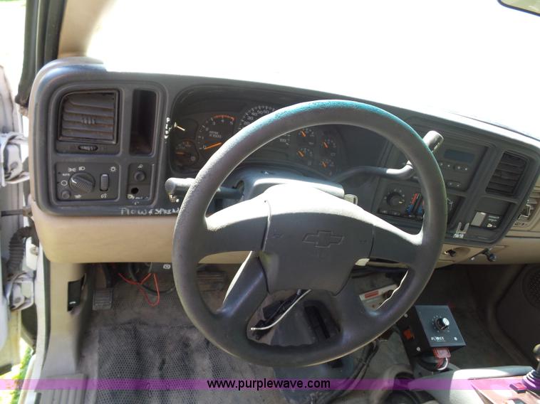 image for item K1712 2003 Chevrolet Silverado 2500HD Ext. Cab pickup truck