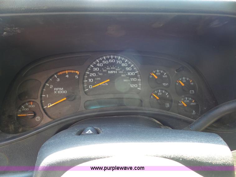 image for item K1712 2003 Chevrolet Silverado 2500HD Ext. Cab pickup truck