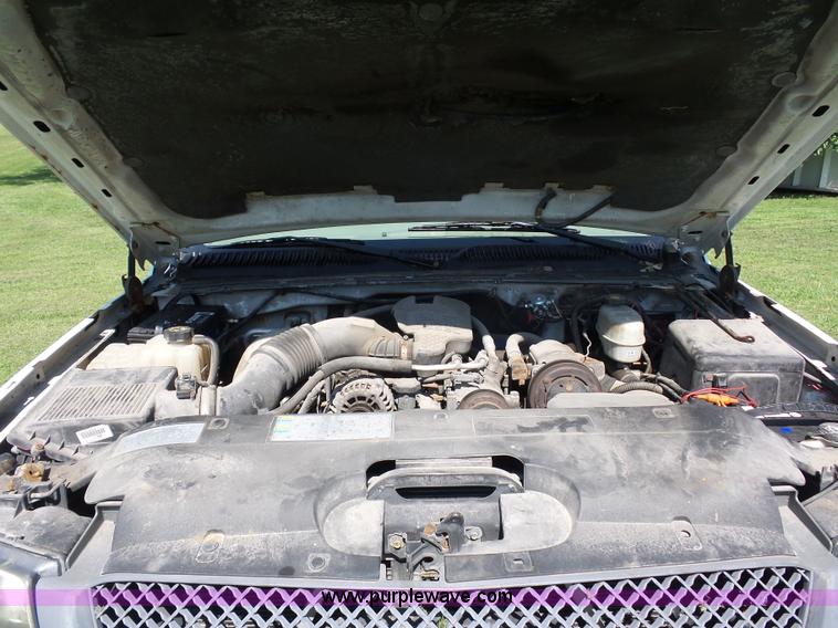 image for item K1712 2003 Chevrolet Silverado 2500HD Ext. Cab pickup truck