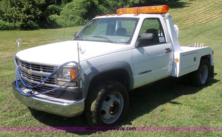 image for item K1713 2001 Chevrolet Silverado 3500 tow truck