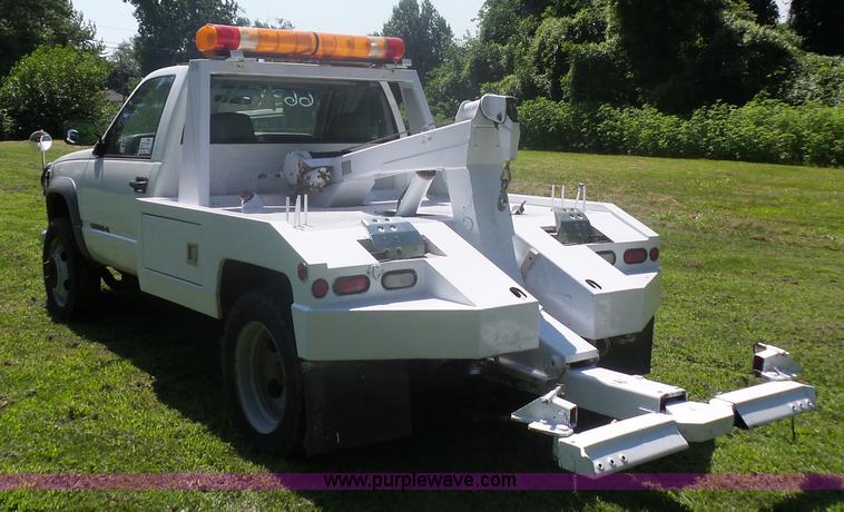 image for item K1713 2001 Chevrolet Silverado 3500 tow truck