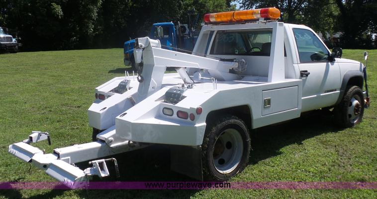 image for item K1713 2001 Chevrolet Silverado 3500 tow truck
