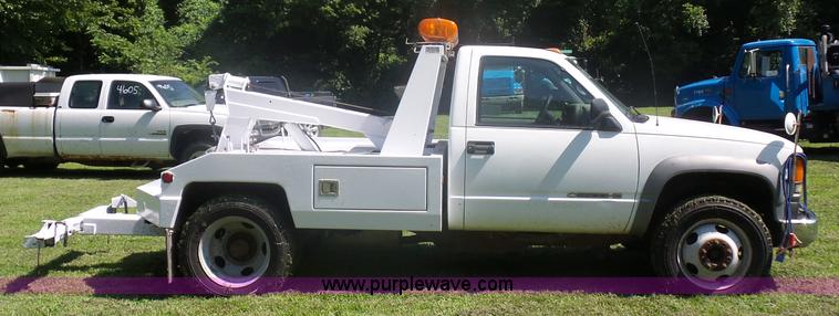 image for item K1713 2001 Chevrolet Silverado 3500 tow truck