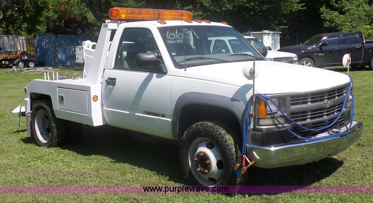 image for item K1713 2001 Chevrolet Silverado 3500 tow truck