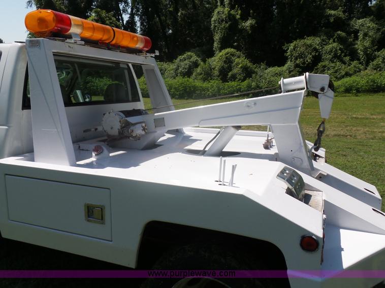 image for item K1713 2001 Chevrolet Silverado 3500 tow truck