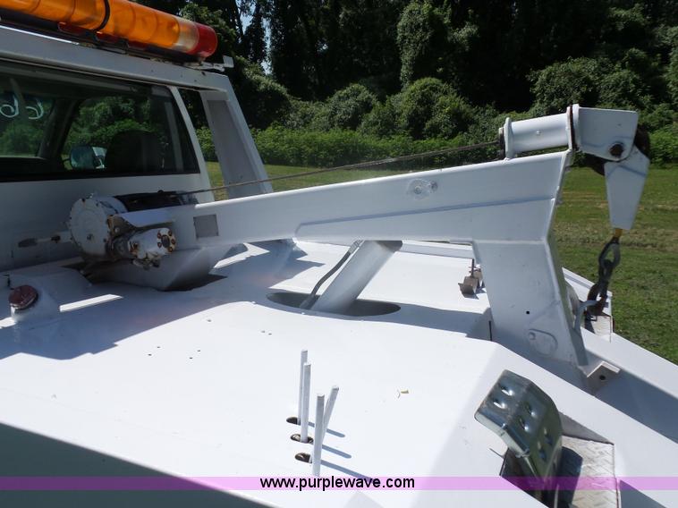 image for item K1713 2001 Chevrolet Silverado 3500 tow truck