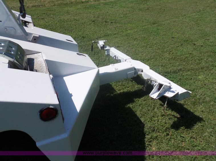 image for item K1713 2001 Chevrolet Silverado 3500 tow truck