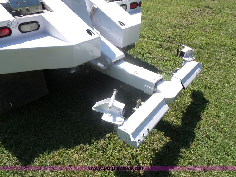 image for item K1713 2001 Chevrolet Silverado 3500 tow truck