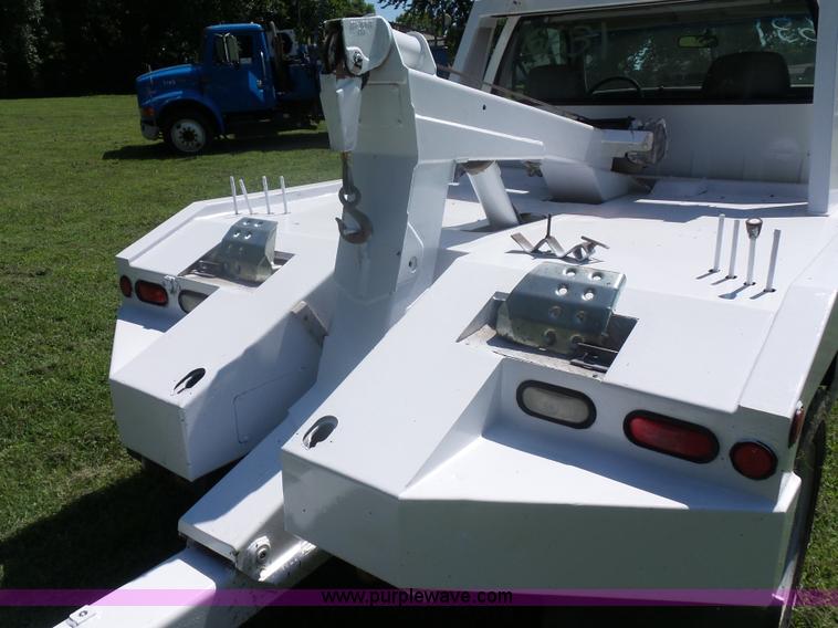 image for item K1713 2001 Chevrolet Silverado 3500 tow truck