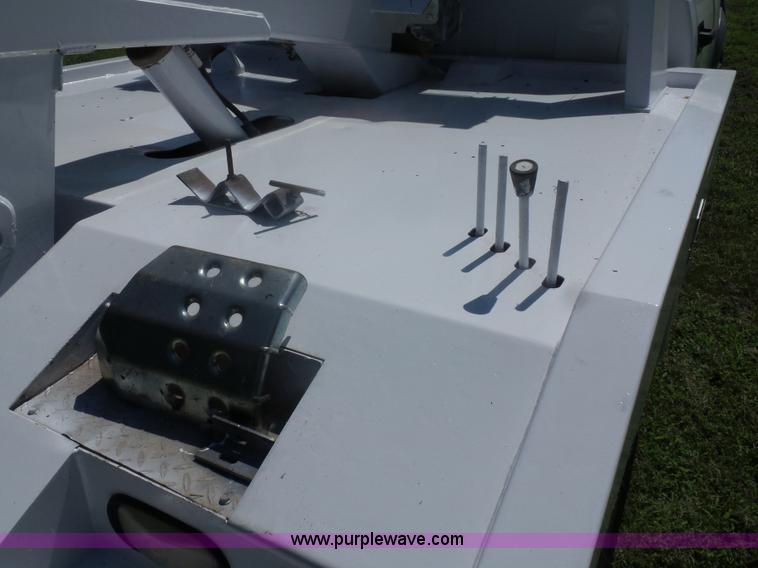 image for item K1713 2001 Chevrolet Silverado 3500 tow truck