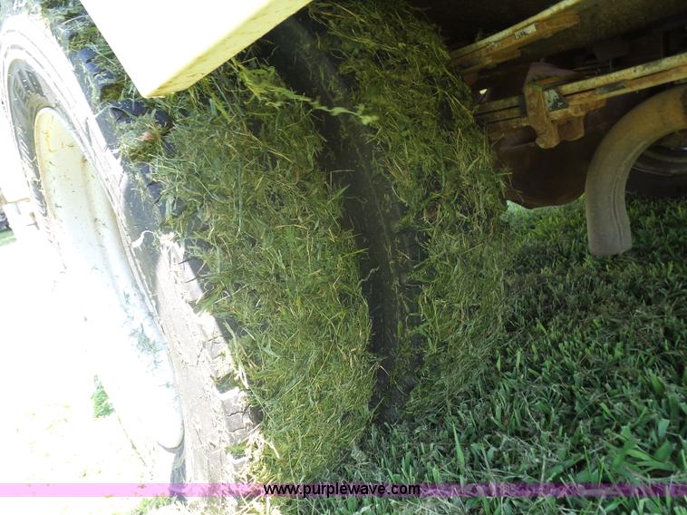 image for item K1713 2001 Chevrolet Silverado 3500 tow truck