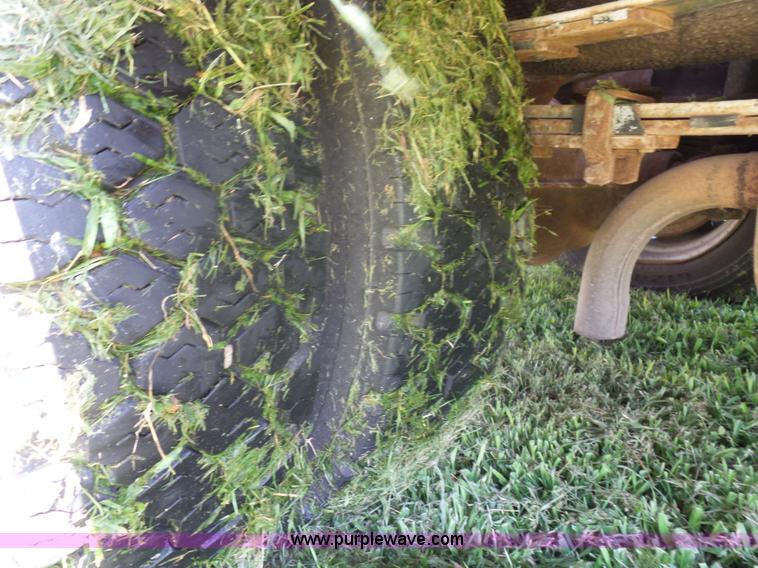 image for item K1713 2001 Chevrolet Silverado 3500 tow truck