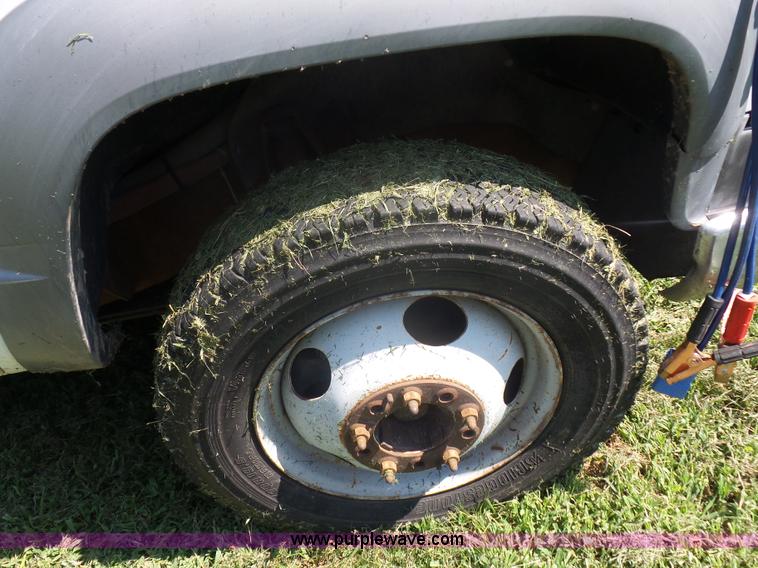 image for item K1713 2001 Chevrolet Silverado 3500 tow truck