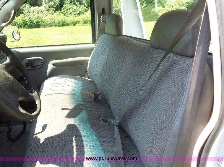 image for item K1713 2001 Chevrolet Silverado 3500 tow truck